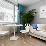 アパート Bielany 3 Min From Metro With 5-meals Per Day Diet Catering, Air Conditioning And Free Parking
