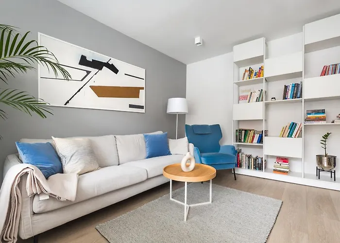 Bielany 3 Min From Metro With 5-meals Per Day Diet Catering, Air Conditioning And Free Parking شقة *