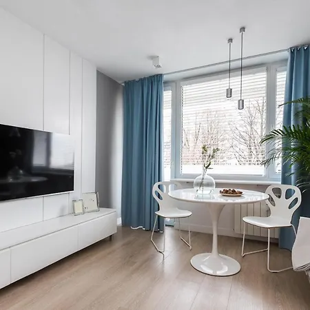 아파트 Bielany 3 Min From Metro With 5-meals Per Day Diet Catering, Air Conditioning And Free Parking *
