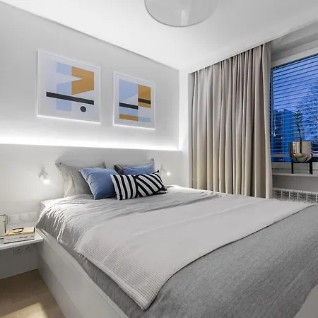 Апартаменты Bielany 3 Min From Metro With 5-meals Per Day Diet Catering, Air Conditioning And Free Parking