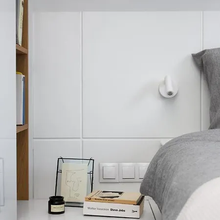 아파트 Bielany 3 Min From Metro With 5-meals Per Day Diet Catering, Air Conditioning And Free Parking